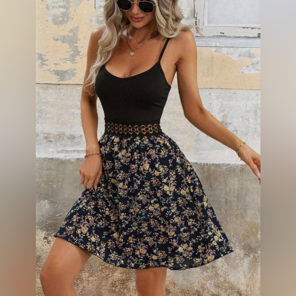 Women's Ditsy Floral Print Strappy Dress Small